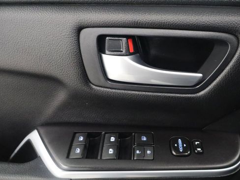 Used 2017 Toyota Camry SE FWD image 16