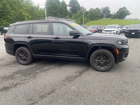 Used 2022 Jeep Grand Cherokee L Laredo AWD/4WD image 11