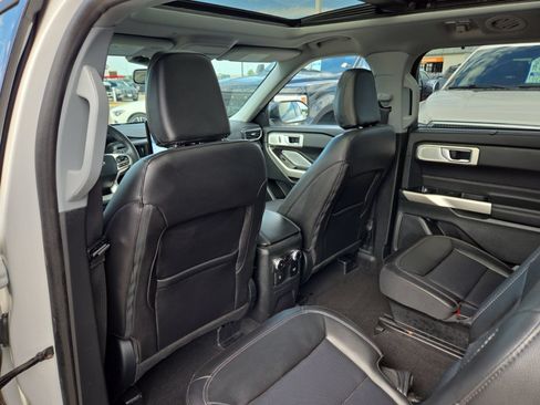 Used 2023 Ford Explorer Limited w/ Limited Technology Package AWD/4WD image 16