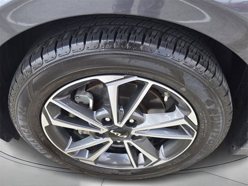 Used 2022 Kia Forte LXS image 9