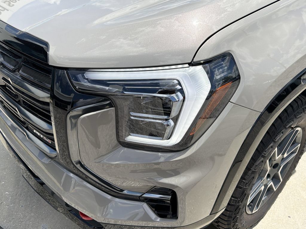 New 2027 GMC Terrain AT4 w/ Technology Package II AWD/4WD image 9