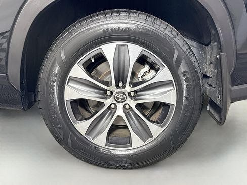 Used 2023 Toyota Highlander XLE image 31