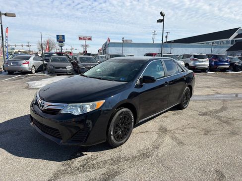 Used 2012 Toyota Camry LE image 2