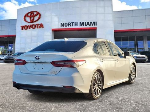 Used 2022 Toyota Camry XLE image 4