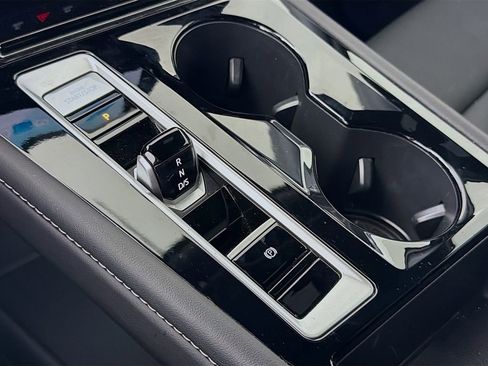 Used 2025 Volkswagen Atlas Cross Sport SE image 20