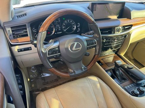 Used 2019 Lexus LX 570 4WD image 23