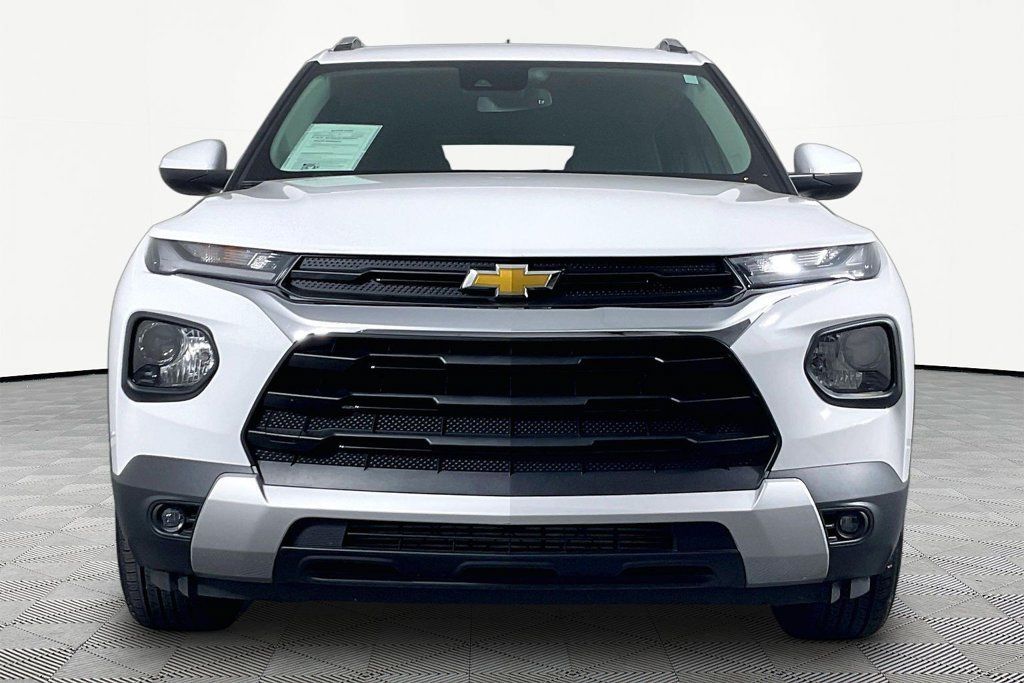 Used 2023 Chevrolet TrailBlazer LT w/ Convenience Package FWD image 2
