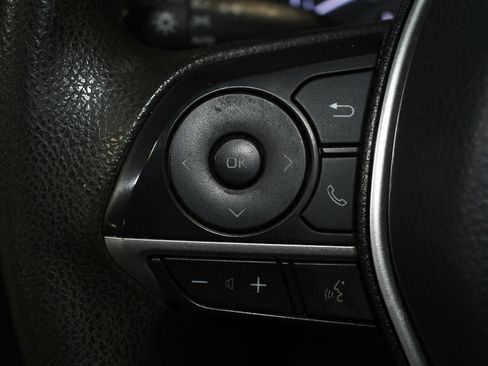 Used 2021 Toyota Camry LE image 29