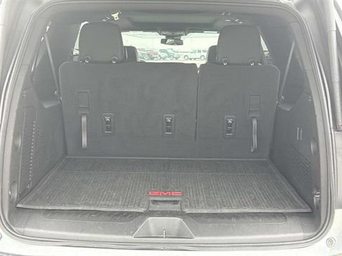 Used 2023 GMC Yukon XL SLT AWD/4WD image 8