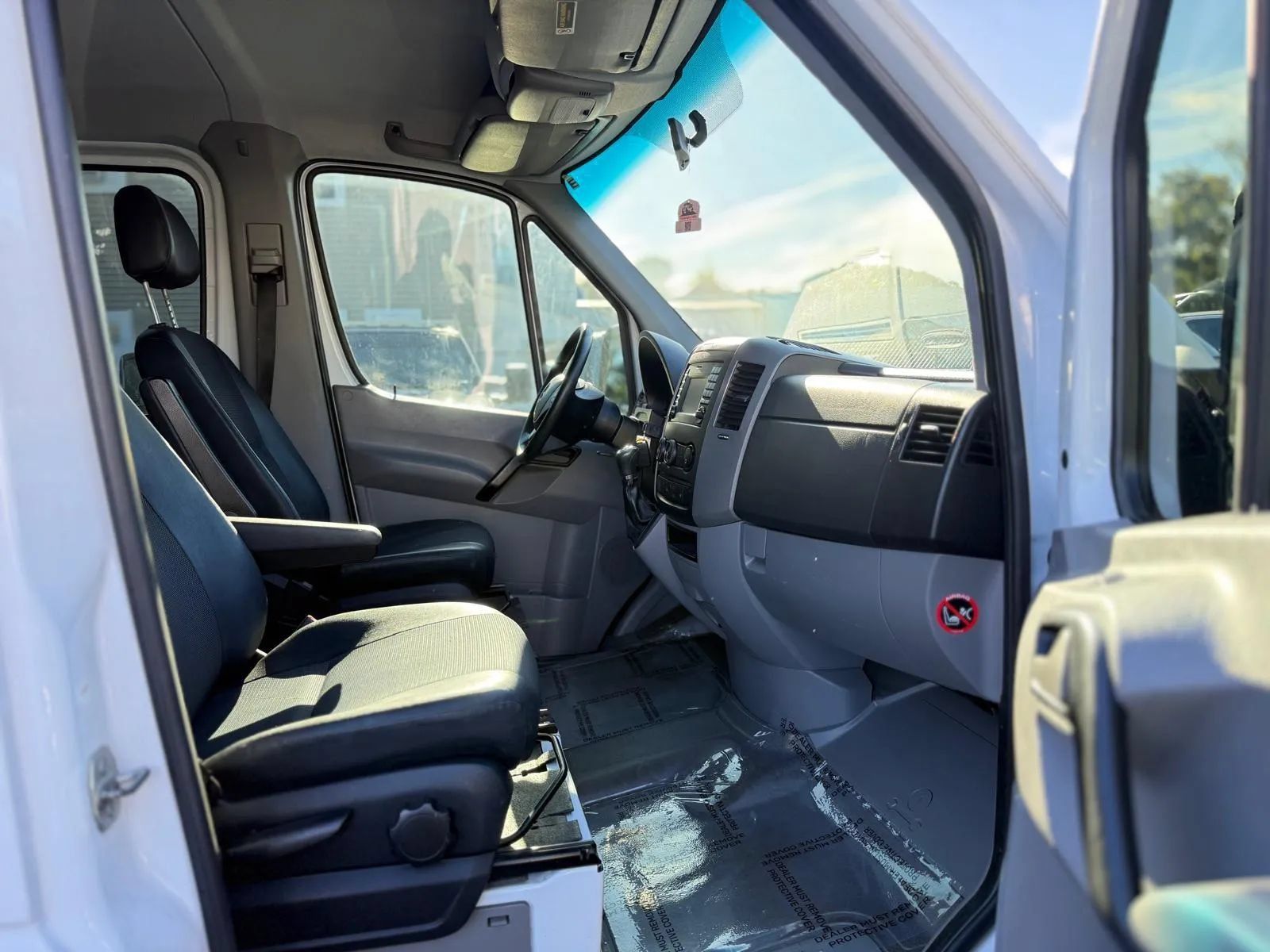 Used 2014 Mercedes-Benz Sprinter 2500 image 28