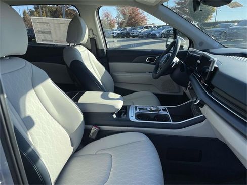 New 2026 Kia Carnival EX image 14