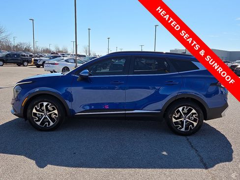 Used 2025 Kia Sportage EX w/ Premium Package image 3