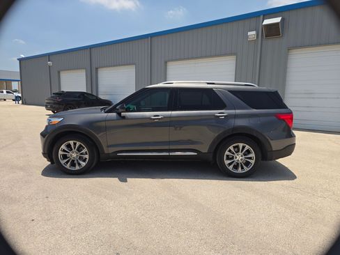 Used 2020 Ford Explorer Limited RWD image 6