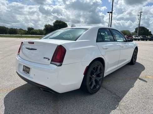 Used 2023 Chrysler 300 S RWD image 5