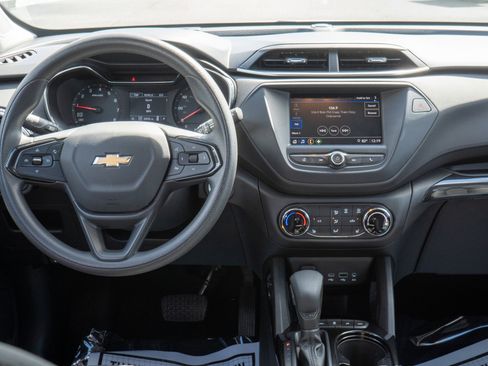 Certified 2022 Chevrolet TrailBlazer LT w/ Driver Confidence Package image 11