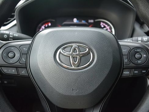 Used 2025 Toyota RAV4 XLE FWD image 11