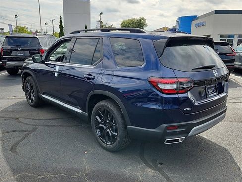 New 2025 Honda Pilot Touring image 4