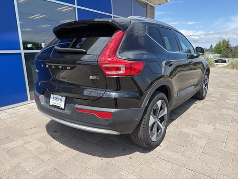 Used 2025 Volvo XC40 B5 Plus AWD/4WD image 7