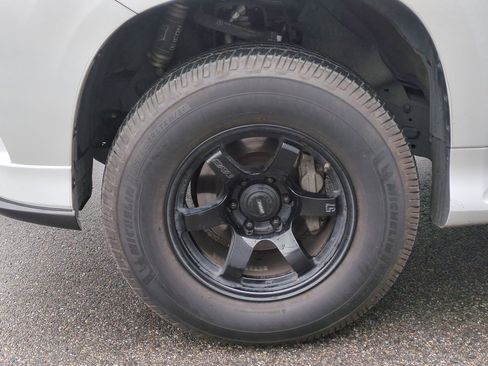 Used 2021 Lexus GX 460 Premium w/ Accessory Package image 11