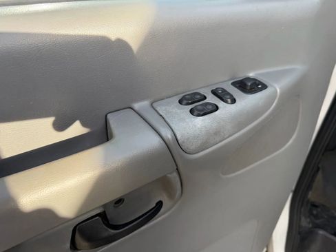 Used 2005 Ford E-350 and Econoline 350 XL image 10