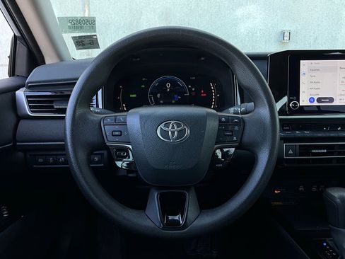Used 2025 Toyota Camry LE image 31