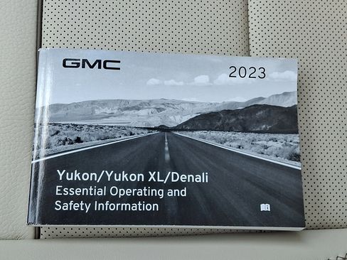 Used 2023 GMC Yukon Denali w/ LPO, Floor Liner Package AWD/4WD image 32