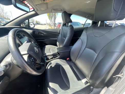 Used 2021 Toyota Prius XLE image 20