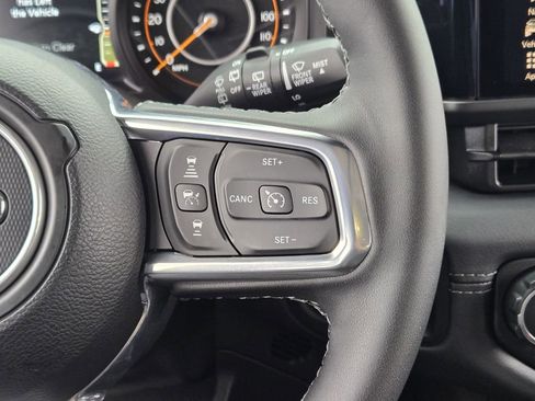 Used 2025 Jeep Wrangler Unlimited Sahara AWD/4WD image 37