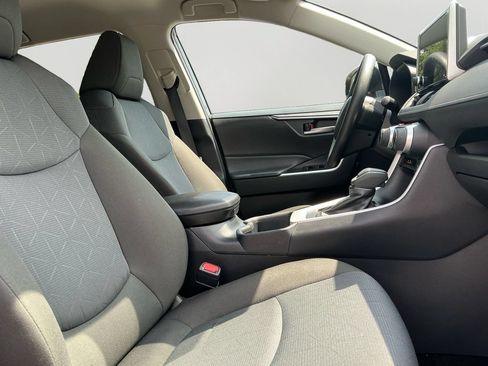 Used 2025 Toyota RAV4 XLE AWD/4WD image 12