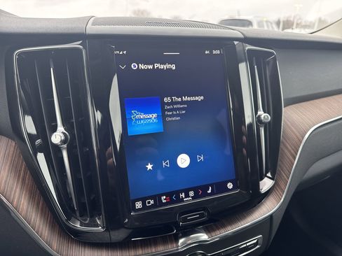 Used 2023 Volvo XC60 B5 Plus w/ Climate Package image 13