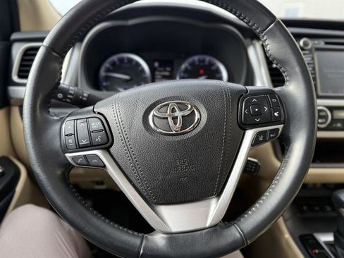Used 2019 Toyota Highlander Limited Platinum image 10
