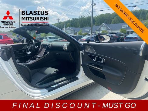 Used 2022 Mercedes-Benz SL 55 AMG 4MATIC w/ Driver Assistance Package image 12