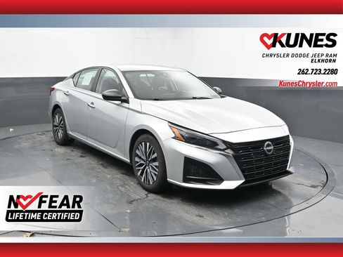 Used 2024 Nissan Altima 2.5 SV FWD image 1