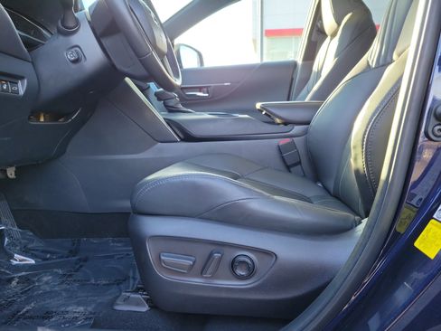 Used 2024 Toyota Venza Limited image 16