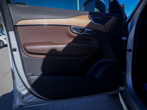 Used 2022 Volvo XC90 T6 Momentum w/ Advanced Package image 20