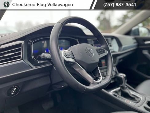 Used 2024 Volkswagen Jetta SE image 17