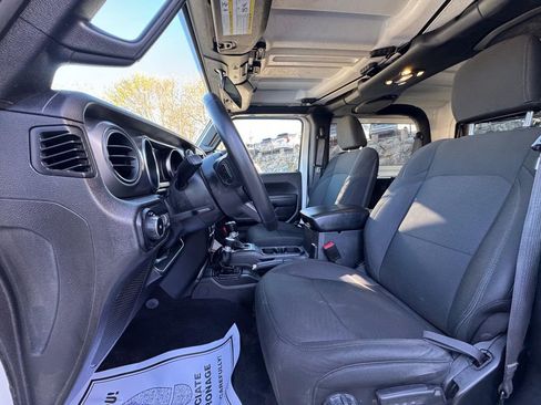 Used 2022 Jeep Wrangler Willys AWD/4WD image 15