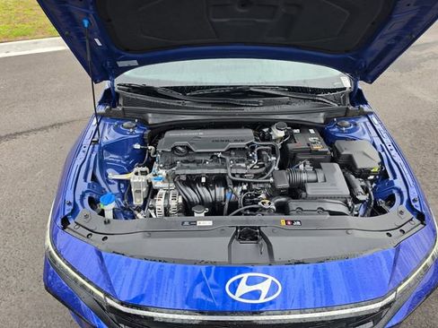 Used 2025 Hyundai Elantra SEL image 11