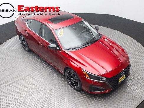 Used 2023 Nissan Altima 2.5 SR w/ SR Premium Package FWD image 3
