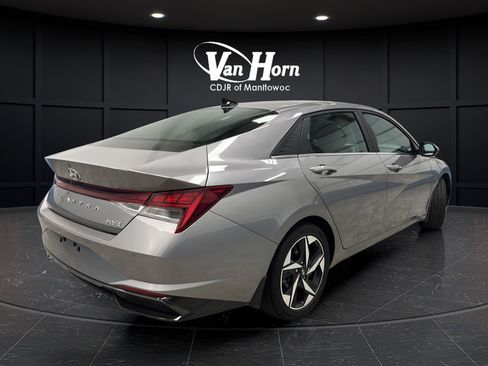Used 2023 Hyundai Elantra Limited FWD image 7