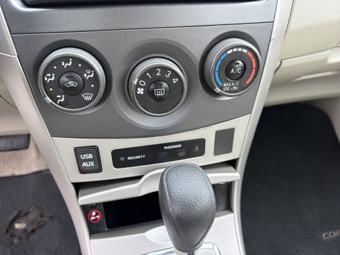 Used 2013 Toyota Corolla LE FWD image 22