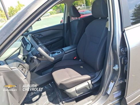 Used 2024 Nissan Rogue S AWD/4WD image 19