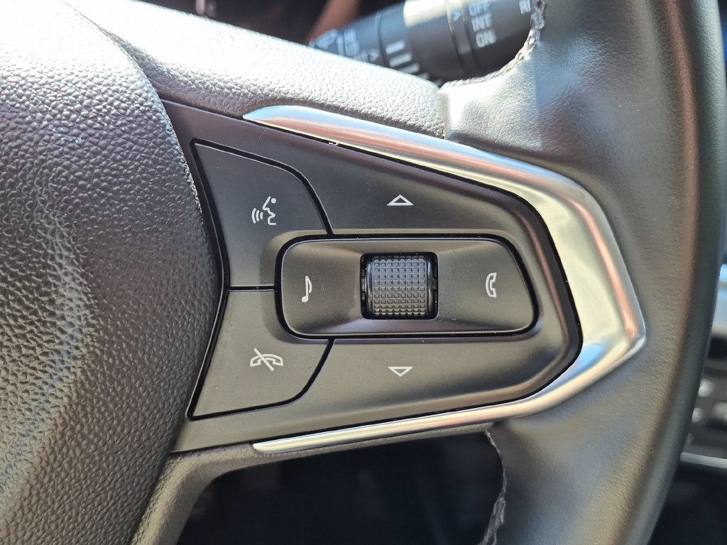 Used 2025 Chevrolet Trax LT w/ LT Convenience Package FWD image 17