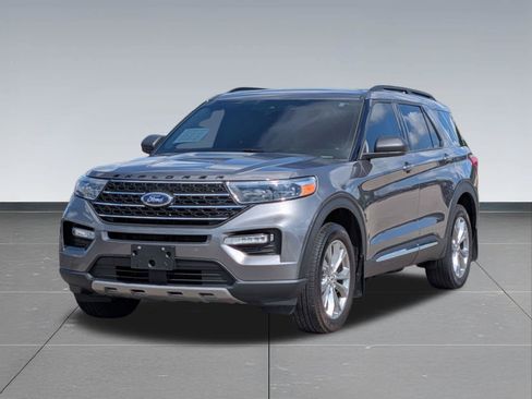 Used 2023 Ford Explorer XLT w/ Equipment Group 202A AWD/4WD image 9