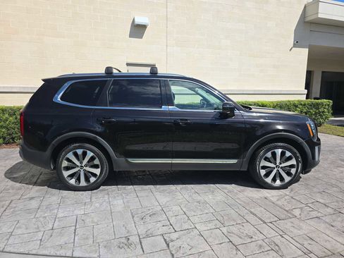 Used 2021 Kia Telluride EX w/ EX Premium Package FWD image 2