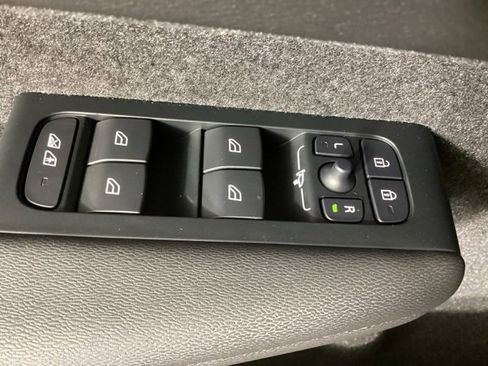 New 2026 Volvo XC40 B5 Ultra w/ Climate Package image 18