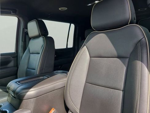 Used 2023 GMC Yukon XL SLT w/ SLT Luxury Package AWD/4WD image 23
