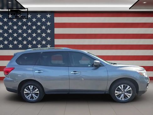 Used 2020 Nissan Pathfinder S AWD/4WD image 4