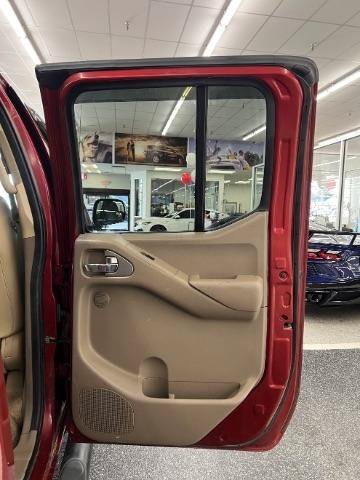 Used 2013 Nissan Frontier SL w/ Moonroof Pkg AWD/4WD image 28