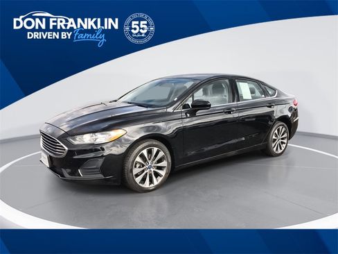 Used 2020 Ford Fusion SE image 1